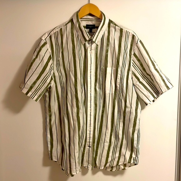 Club Monaco short sleeve Button Down - Size XL - Picture 1 of 3